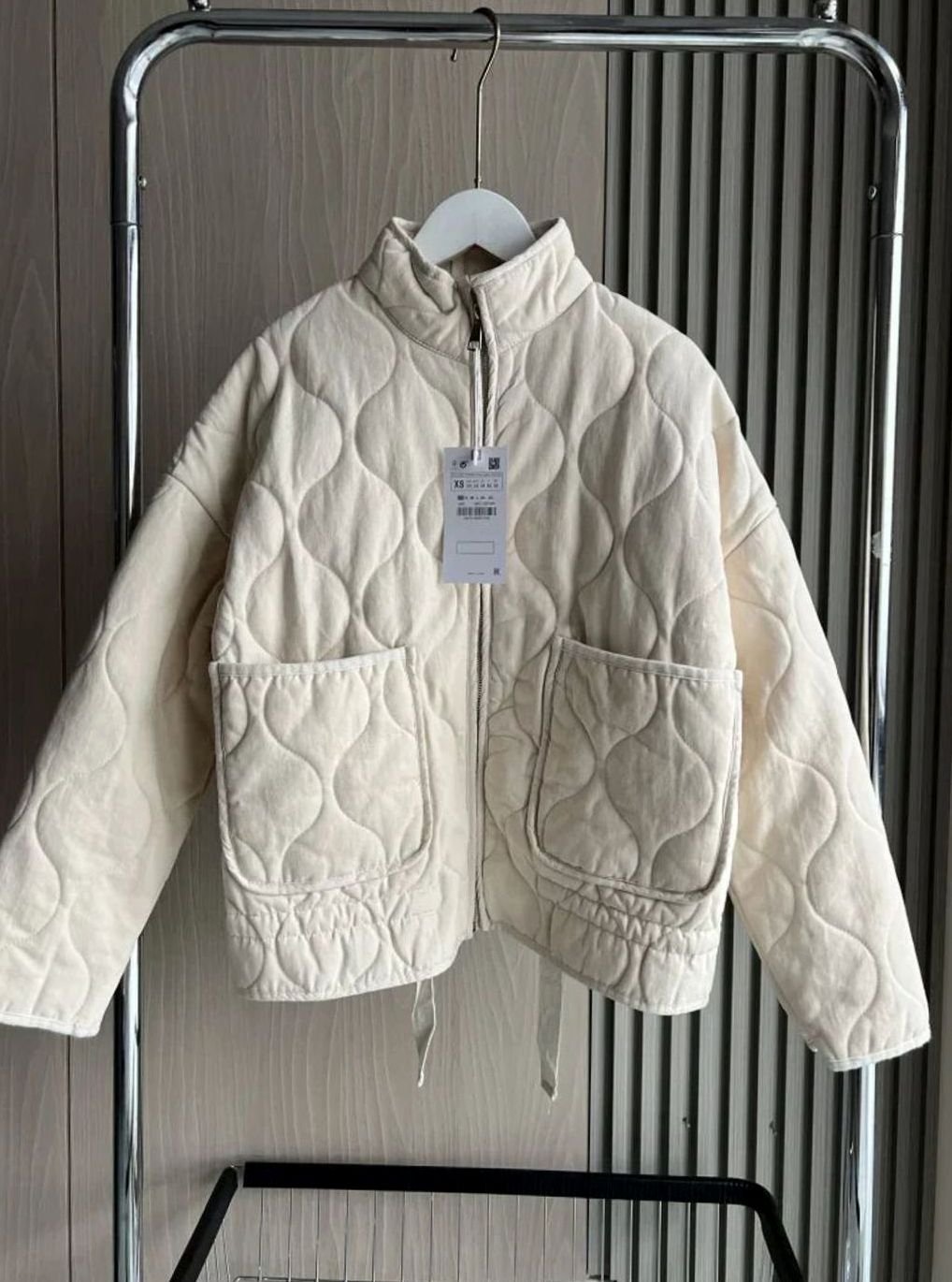 Women's Cropped Quilted Zip-Up Jacket Patch Pockets Drawstring Hem - Beige