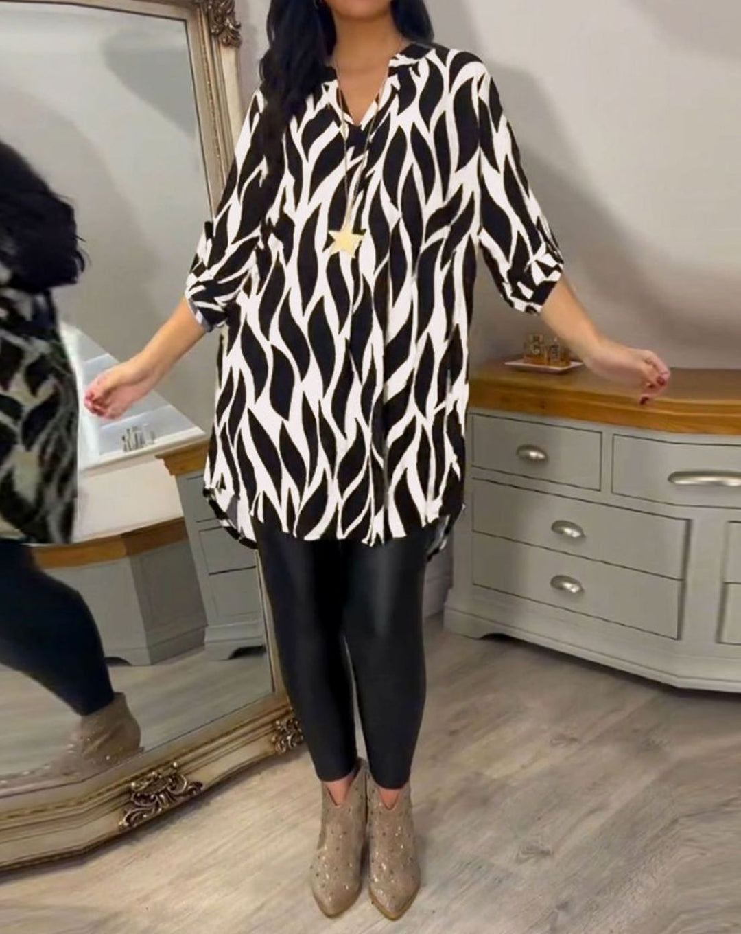 Women's Relaxed-Fit Abstract Print V-Neck Longline Blouse