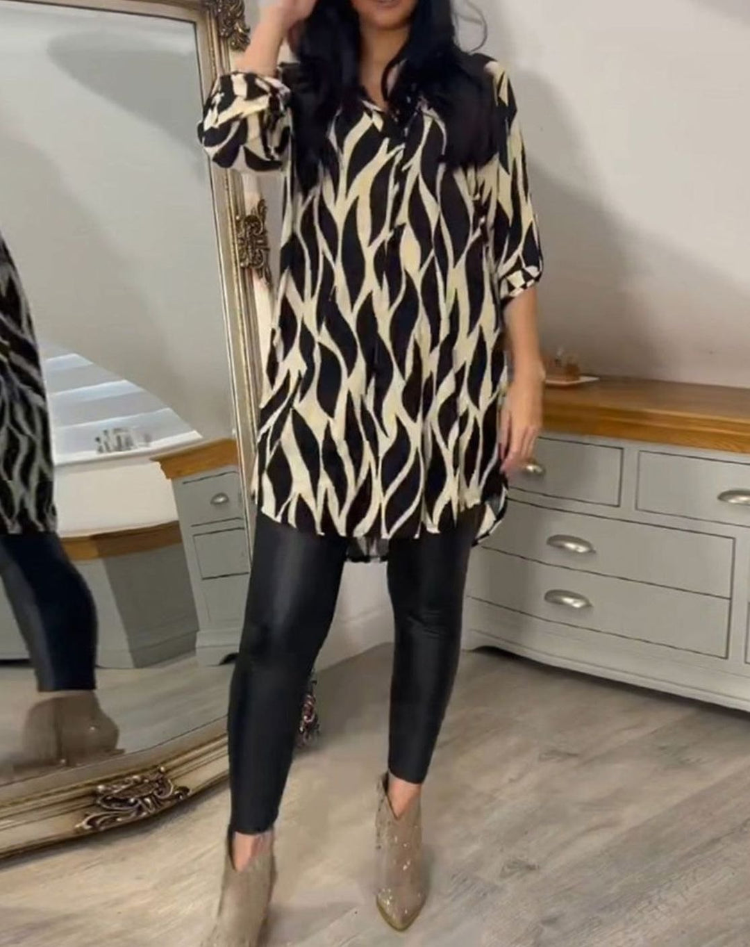 Women's Relaxed-Fit Abstract Print V-Neck Longline Blouse - Black