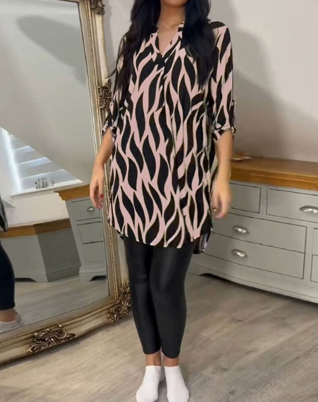 Women's Relaxed-Fit Abstract Print V-Neck Longline Blouse - Pink