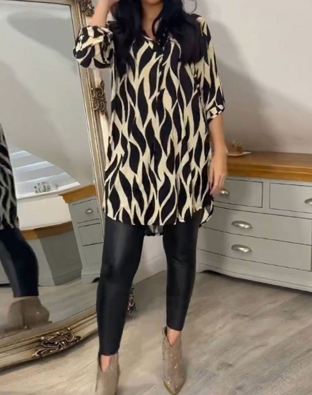 Women's Relaxed-Fit Abstract Print V-Neck Longline Blouse