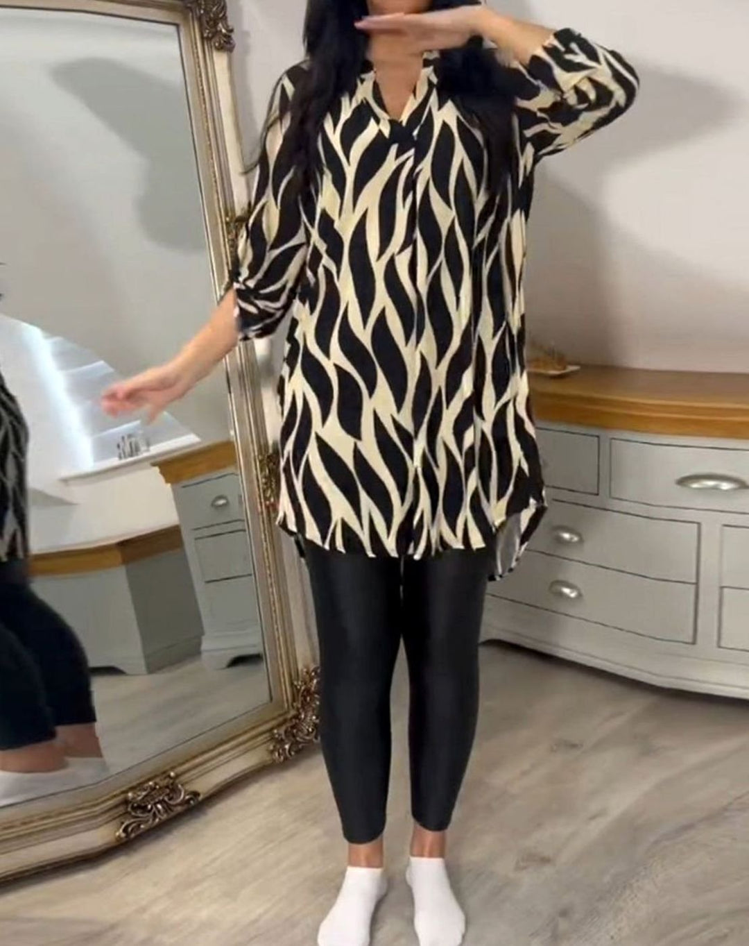 Women's Relaxed-Fit Abstract Print V-Neck Longline Blouse