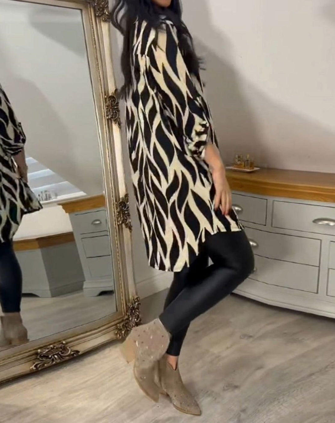 Women's Relaxed-Fit Abstract Print V-Neck Longline Blouse