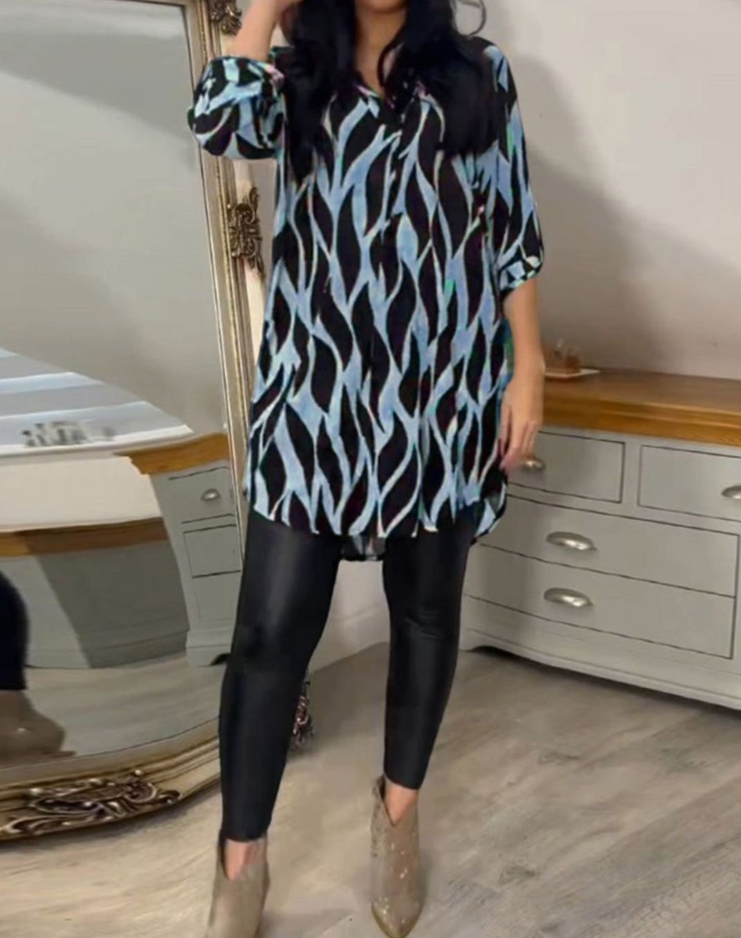 Women's Relaxed-Fit Abstract Print V-Neck Longline Blouse