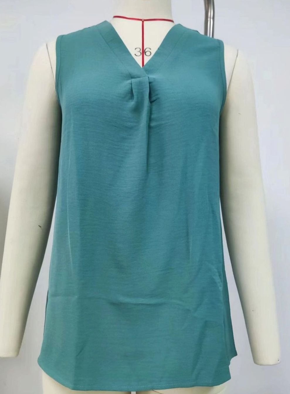 Women's Sleeveless V-Neck Pleated Loose-Fit Blouse Top