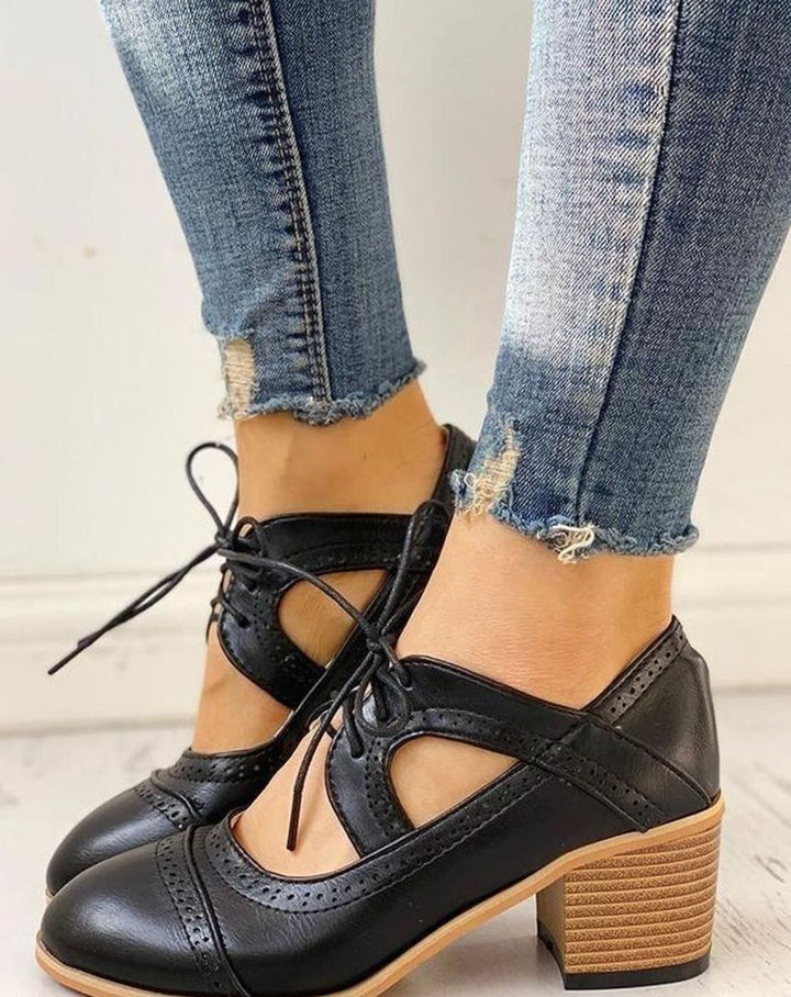 Women's Vintage Brogue Lace-Up Block Heel Cutout Pumps - Black
