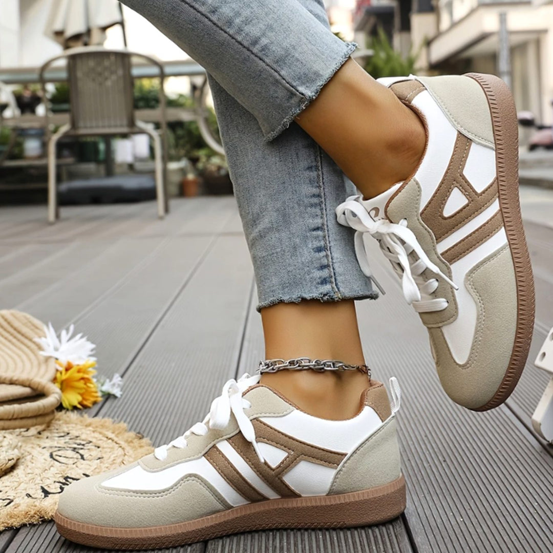 Women's Wide-Toe Lace-Up Retro Flatform Trainers